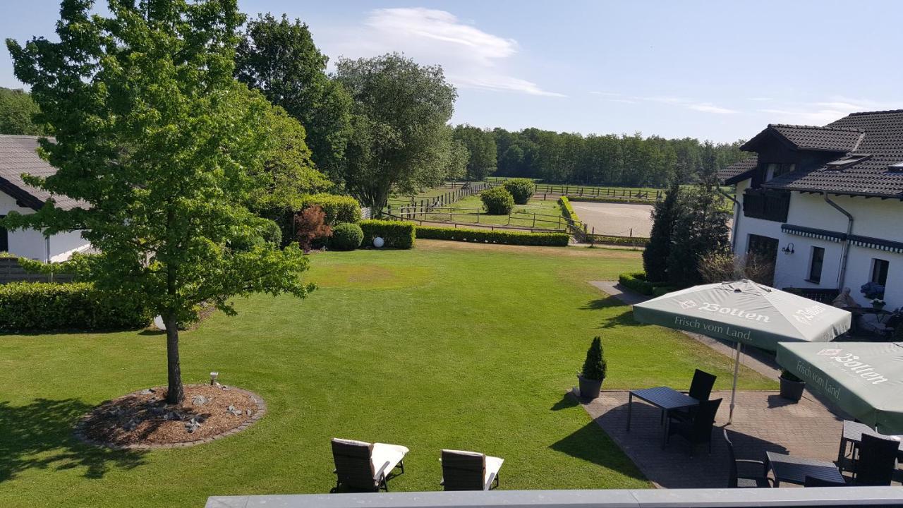Landhotel Linden Am Venekotensee Niederkruechten Luaran gambar