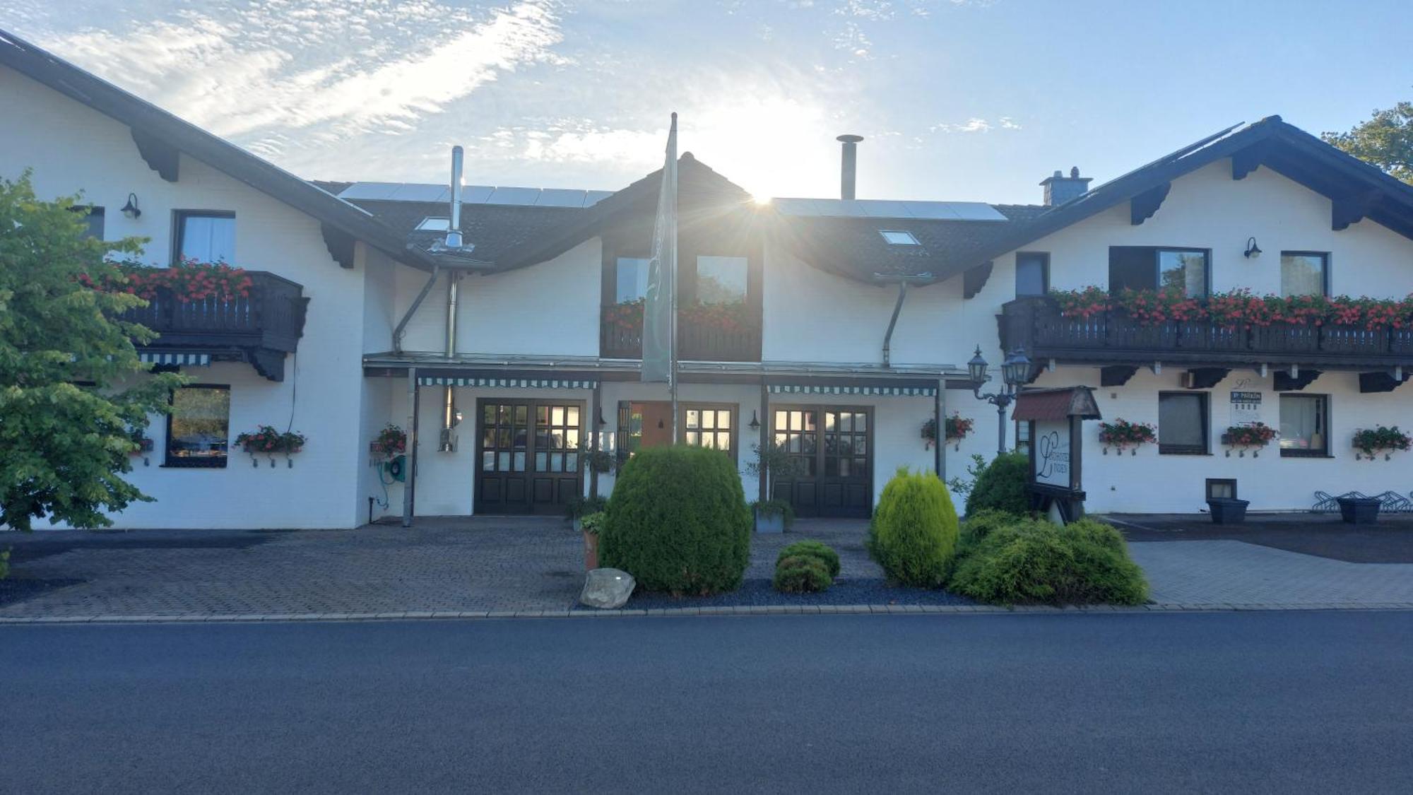 Landhotel Linden Am Venekotensee Niederkruechten Luaran gambar