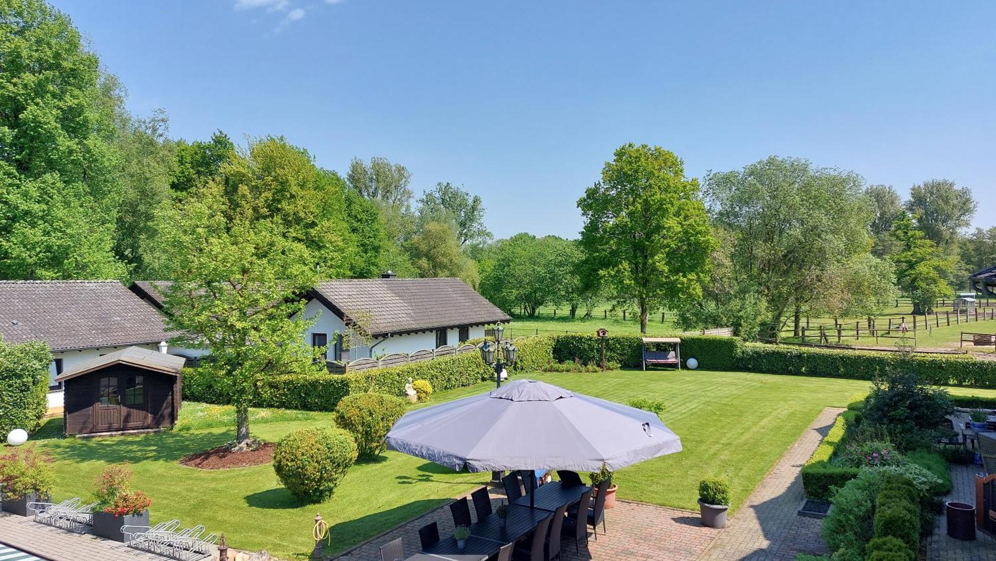 Landhotel Linden Am Venekotensee Niederkruechten Luaran gambar